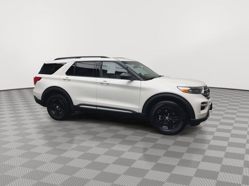 Used 2022 Ford Explorer XLT w/ Equipment Group 202A image 41