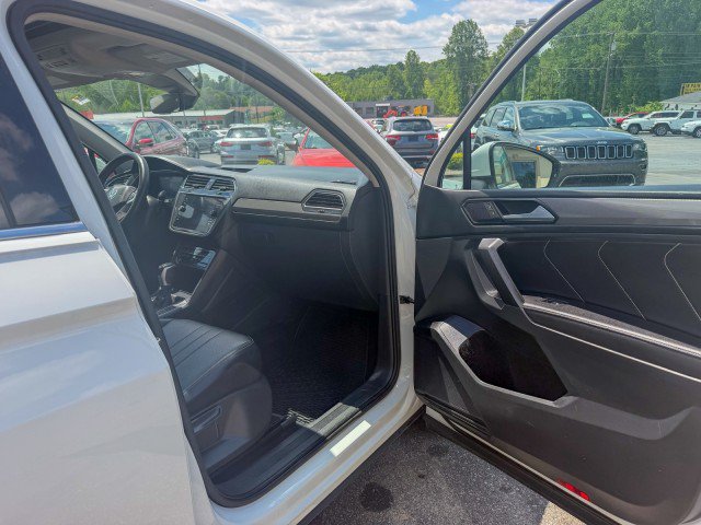 Used 2022 Volkswagen Tiguan SE FWD image 18
