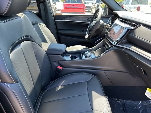 New 2026 Jeep Grand Cherokee L Limited AWD/4WD image 15