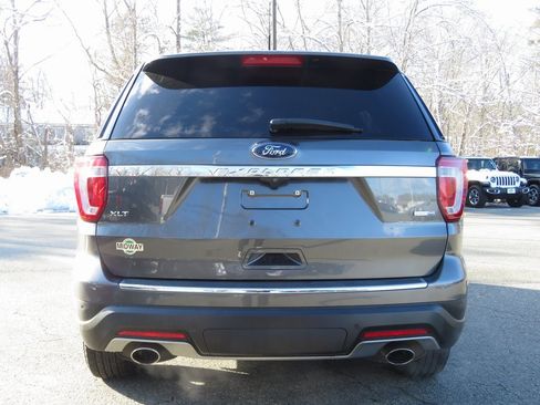 Used 2018 Ford Explorer XLT w/ Equipment Group 202A image 6