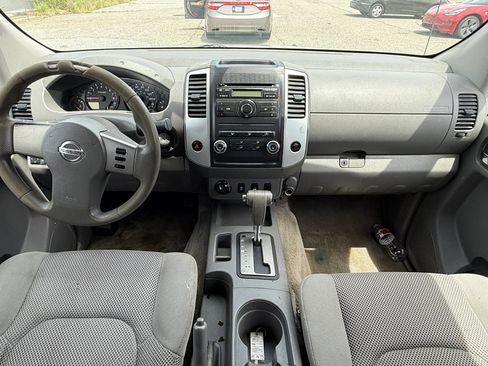 Used 2012 Nissan Frontier SV AWD/4WD image 3