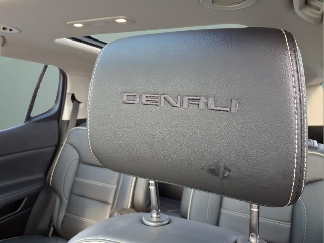 Used 2023 GMC Acadia Denali w/ Denali Ultimate Package AWD/4WD image 18