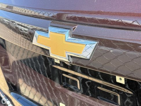 Used 2022 Chevrolet Trax LT w/ LT Convenience Package image 9