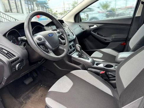 Used 2014 Ford Focus SE w/ SE Sport Package FWD image 9