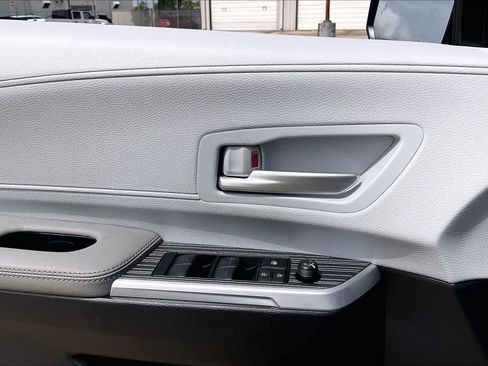 New 2026 Toyota Sienna XLE FWD image 18