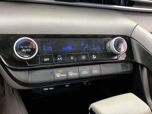 Used 2023 Hyundai Elantra SEL image 31