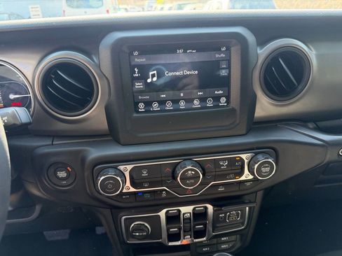 Used 2023 Jeep Wrangler Unlimited AWD/4WD image 23
