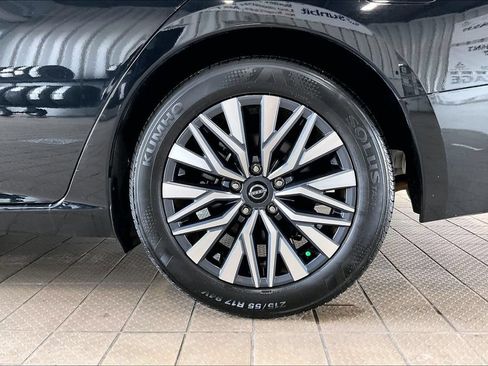 Used 2025 Nissan Altima 2.5 SV FWD image 31