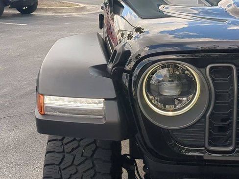 Certified 2025 Jeep Gladiator Rubicon AWD/4WD image 10