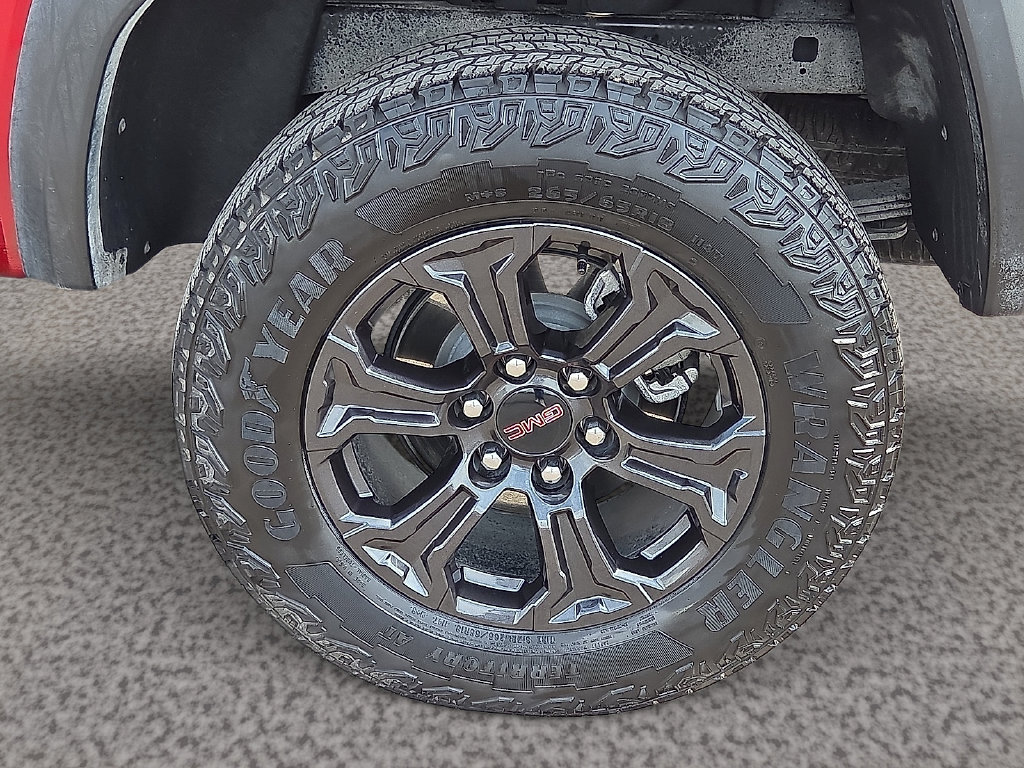 Used 2024 GMC Canyon Elevation w/ Elevation Premium Package AWD/4WD image 8