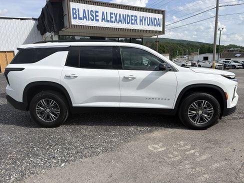 New 2026 Chevrolet Traverse LT w/ Driver Confidence Package AWD/4WD image 2