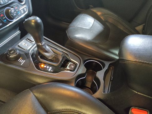 Used 2019 Jeep Cherokee Limited AWD/4WD image 26