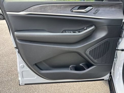 New 2026 Jeep Grand Cherokee L Limited AWD/4WD image 10