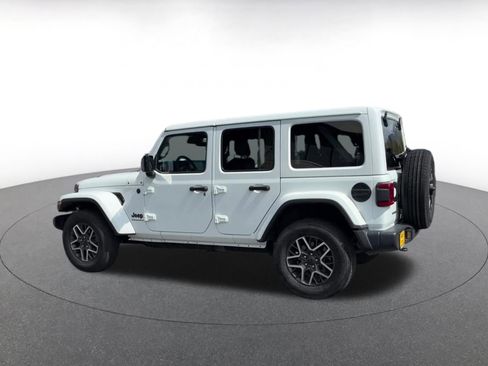 Used 2025 Jeep Wrangler Unlimited Sahara AWD/4WD image 10