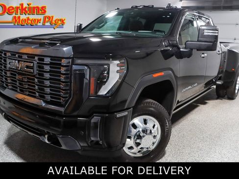 Used 2024 GMC Sierra 3500 Denali Ultimate AWD/4WD image 1