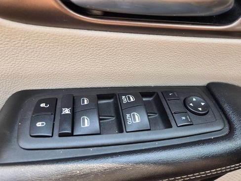 Used 2023 Chrysler Voyager LX FWD image 38