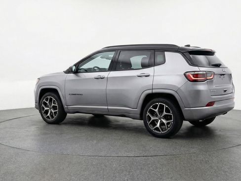 Used 2025 Jeep Compass Limited image 6