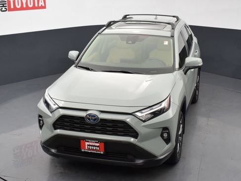 Used 2022 Toyota RAV4 XLE Premium AWD/4WD image 25