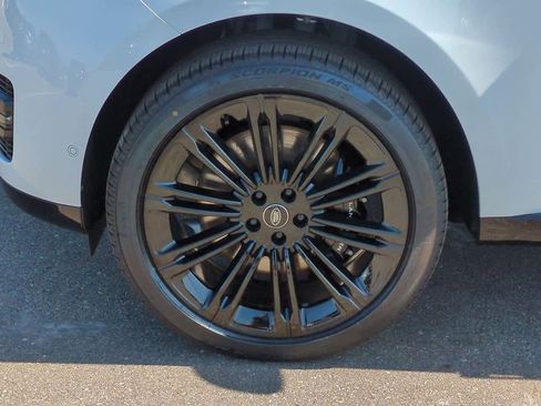 New 2025 Land Rover Range Rover SE image 13