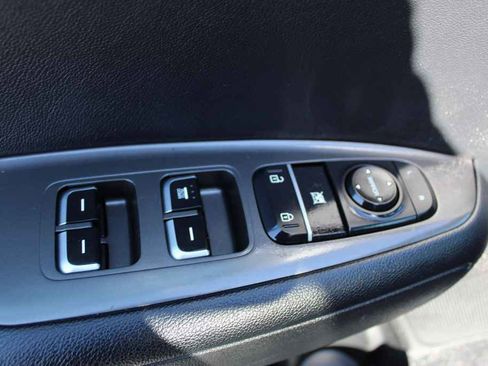 Used 2019 Kia Optima LX image 12