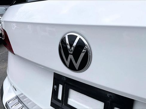 Certified 2022 Volkswagen Taos SE image 33