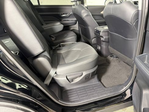 Used 2024 Toyota Grand Highlander AWD image 16