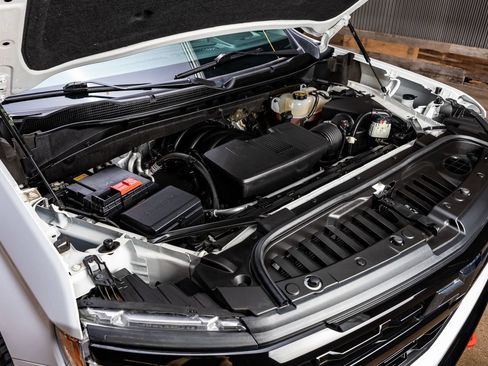 Used 2024 Chevrolet Silverado 1500 LT Trail Boss w/ Convenience Package II AWD/4WD image 40