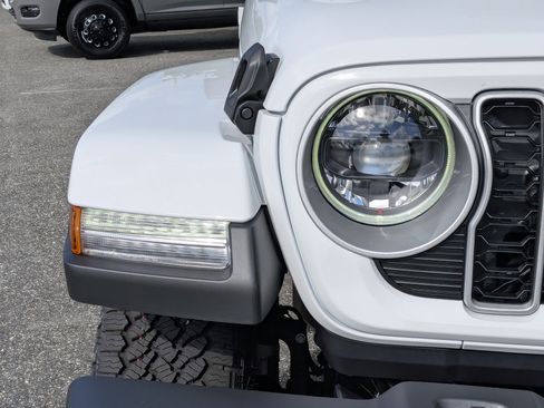New 2026 Jeep Wrangler Unlimited Sahara AWD/4WD image 9