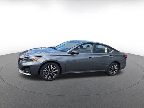 Used 2025 Nissan Altima 2.5 SV FWD image 6