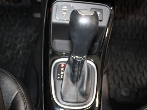 Used 2018 Jeep Compass Latitude FWD image 39