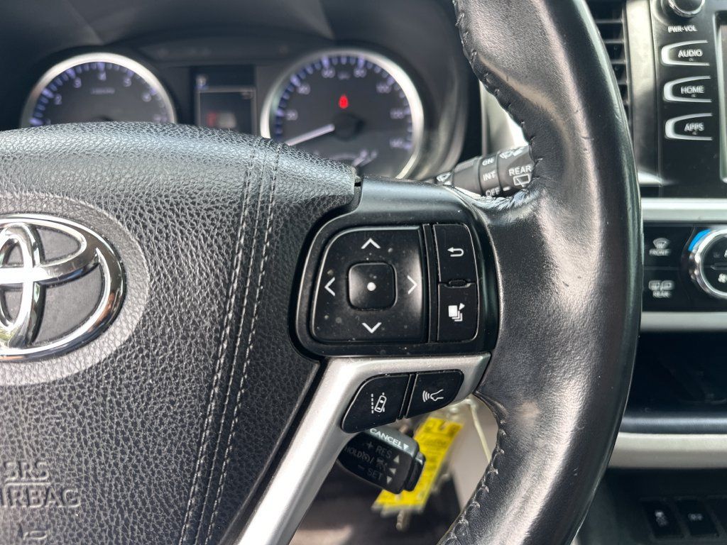 Used 2017 Toyota Highlander Plus FWD image 13