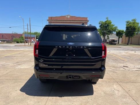 Used 2025 Ford Expedition Active AWD/4WD image 4