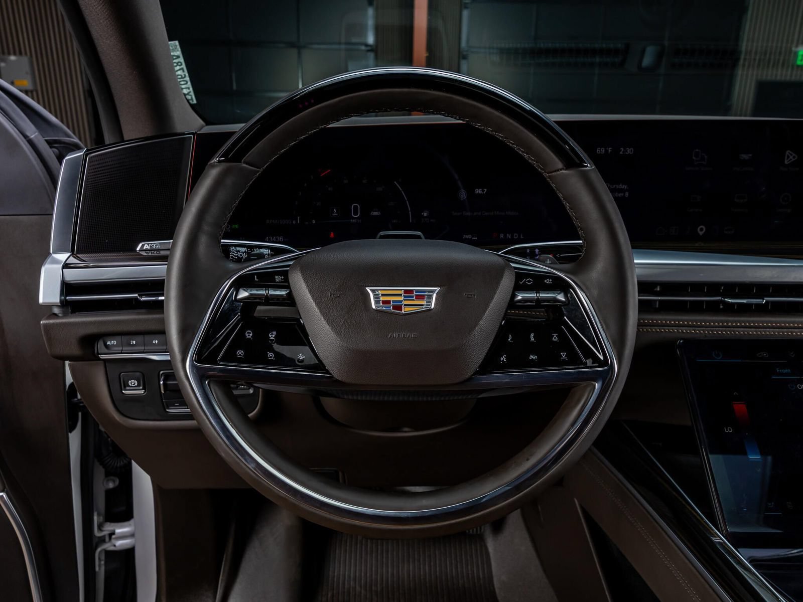 Used 2025 Cadillac Escalade Premium Luxury w/ LPO, Floor Liner Package AWD/4WD image 15
