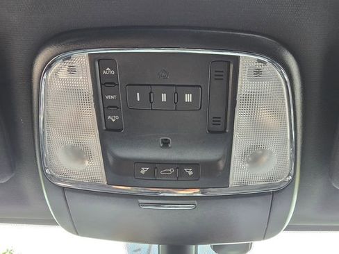 Used 2018 Jeep Grand Cherokee Laredo AWD/4WD image 23
