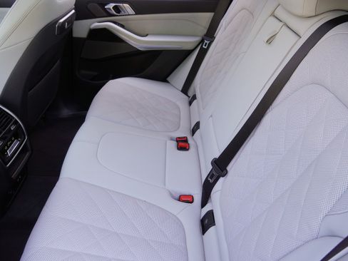 Used 2026 BMW X5 xDrive40i w/ Executive Package AWD/4WD image 38