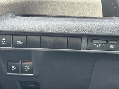 Used 2023 Toyota Sienna XLE image 43