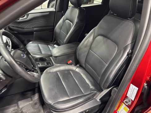 Certified 2024 Ford Escape Platinum image 30