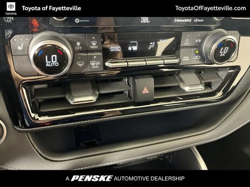 Used 2021 Toyota Highlander XSE FWD image 39