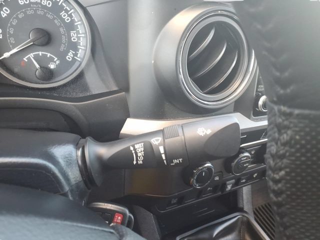 Used 2022 Toyota Tacoma TRD Off-Road w/ Technology Package AWD/4WD image 23