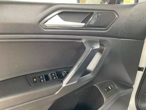 Used 2018 Volkswagen Tiguan SEL w/ R-Line Package image 27