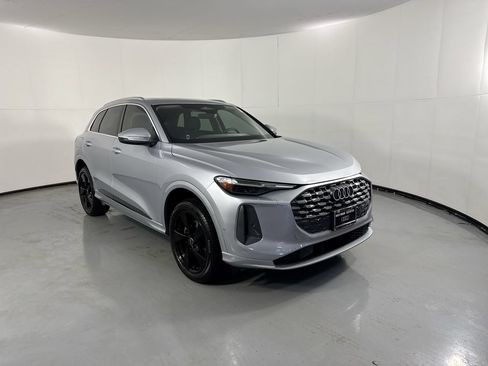 Used 2025 Audi Q5 Premium Plus w/ Premium Plus AWD/4WD image 28
