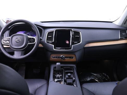 Certified 2024 Volvo XC90 B6 Plus image 11