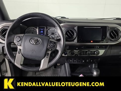 Used 2019 Toyota Tacoma Limited AWD/4WD image 10