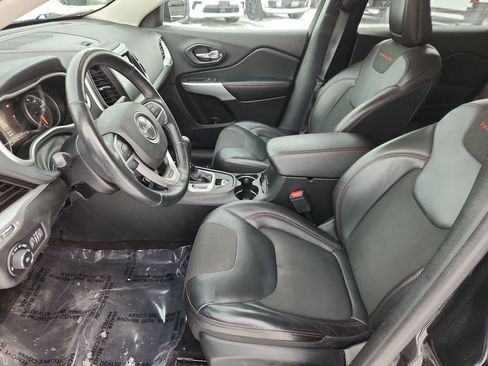 Used 2018 Jeep Cherokee Trailhawk w/ Cold Weather Group image 9