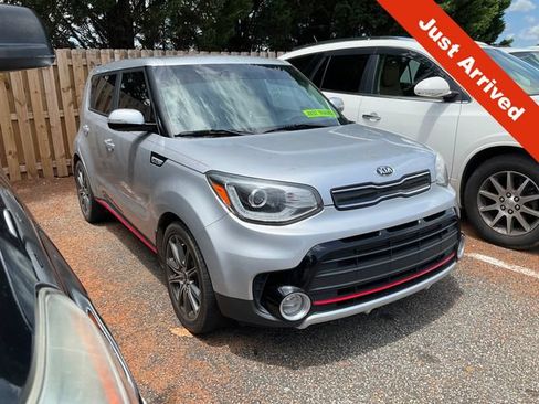 Used 2017 Kia Soul ! w/ Tech Package FWD image 1