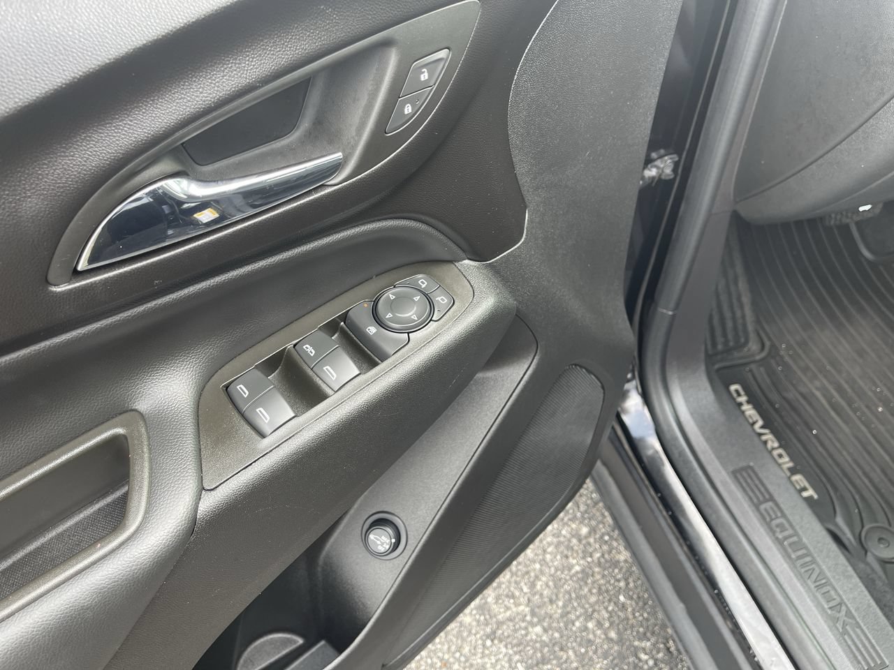Used 2024 Chevrolet Equinox LT FWD image 22