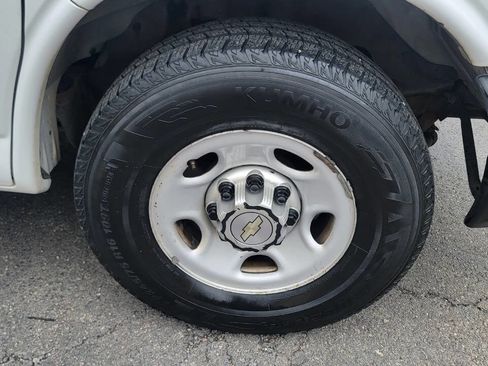 Used 2014 Chevrolet Express 2500 RWD image 26