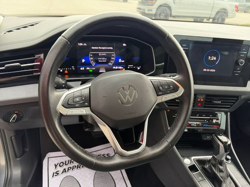 Used 2025 Volkswagen Jetta SE FWD image 19