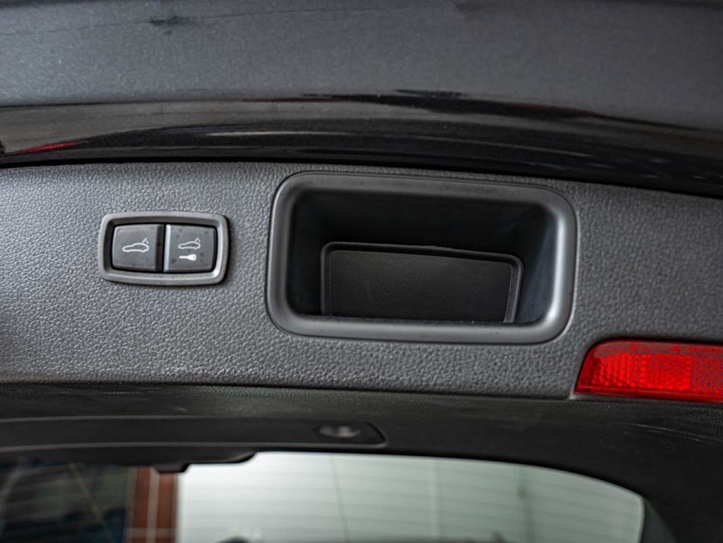 Certified 2026 Porsche Macan AWD/4WD image 47