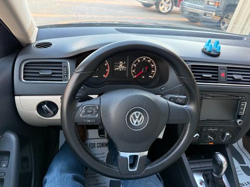 Used 2011 Volkswagen Jetta SE FWD image 24